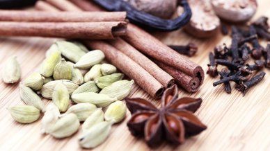 cardamom-cloves-and-cinnamon-arogyamasthu1