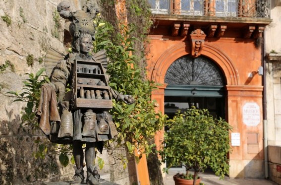 Grasse-Perfume-museum-70-760x500